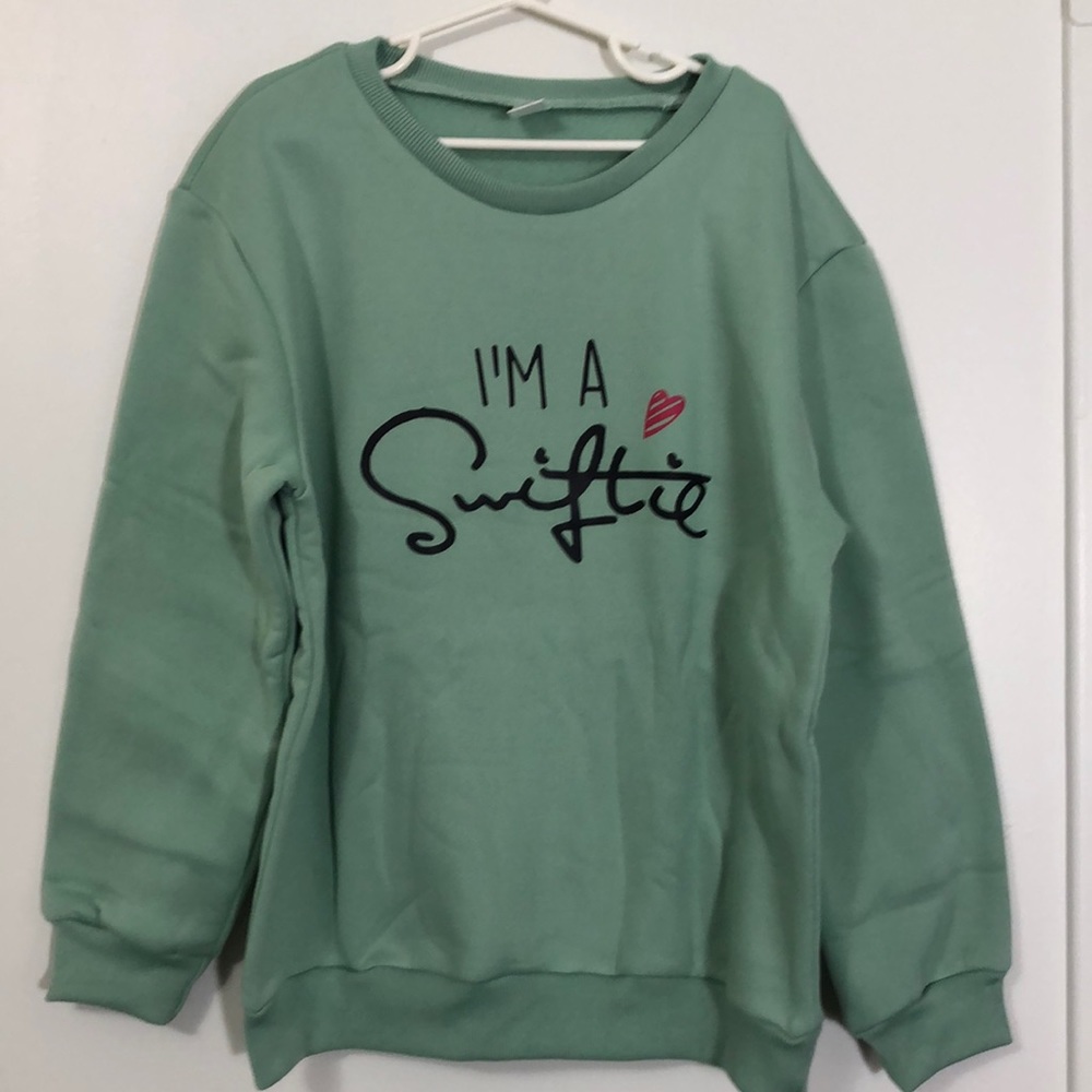 “I’M A SWIFTIE” SWEATSHIRT/ PULLOVER GIRLS SIZE 10 Youth - Picture 1 of 4